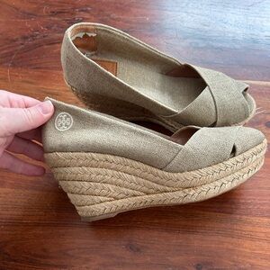 Tory Burch Tan Canvas Filipa Peep Toe Wedge Espadrille Womens READ